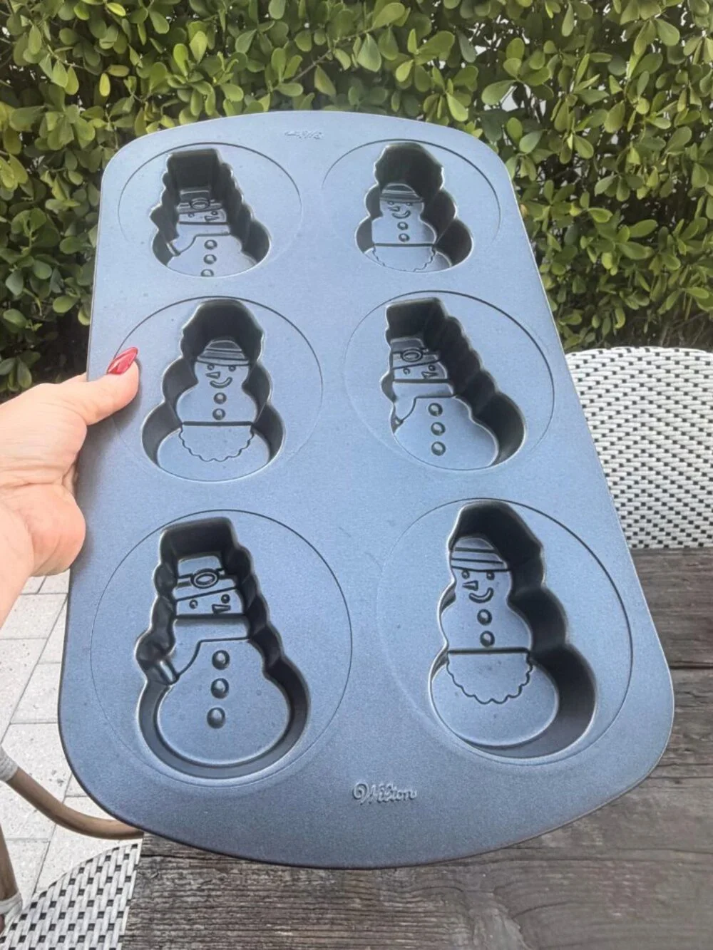 Wilton Christmas Nonstick 10x16 Pan 6 Deep Muffin Mold Snowman Mini Cakes Cookie